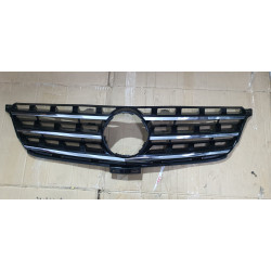 1668800985 Mercedes-Benz ML Chrome Grille 2012-2015