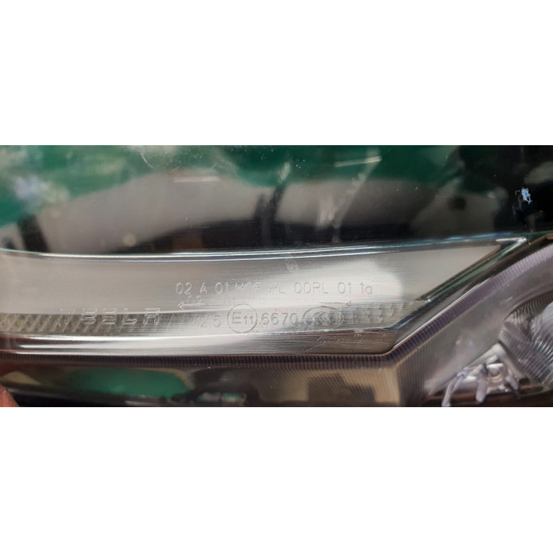 105357500A Tesla Model S Right LED Headlight 2016-2020 105817000C