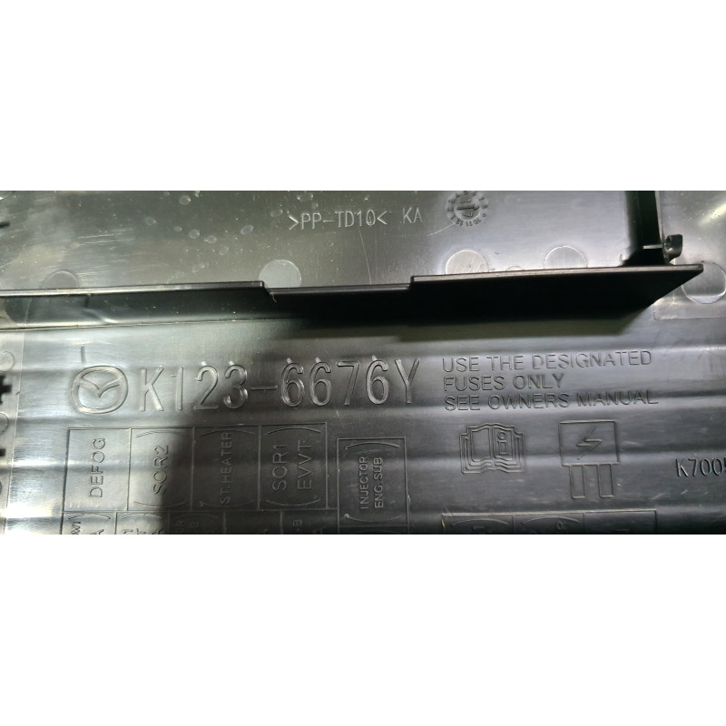 K123-6676Y Mazda CX-5 Fuse Box Cover 2017-2020