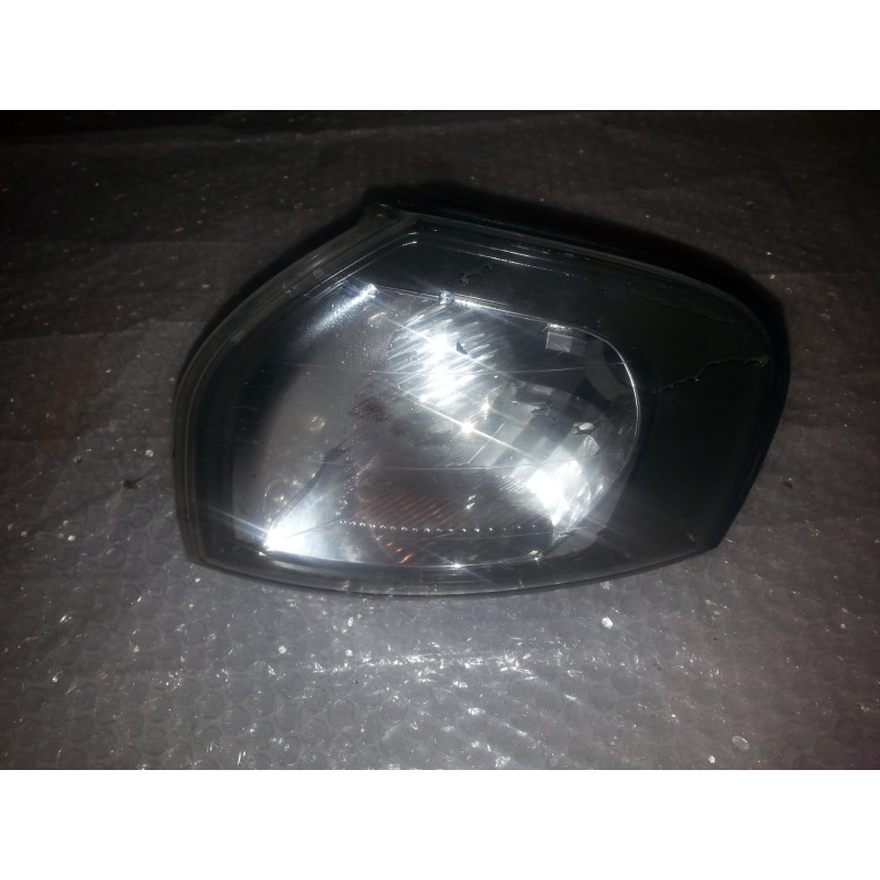 88204388 Volvo S80 Left Turn Signal Lamp 1999-2005