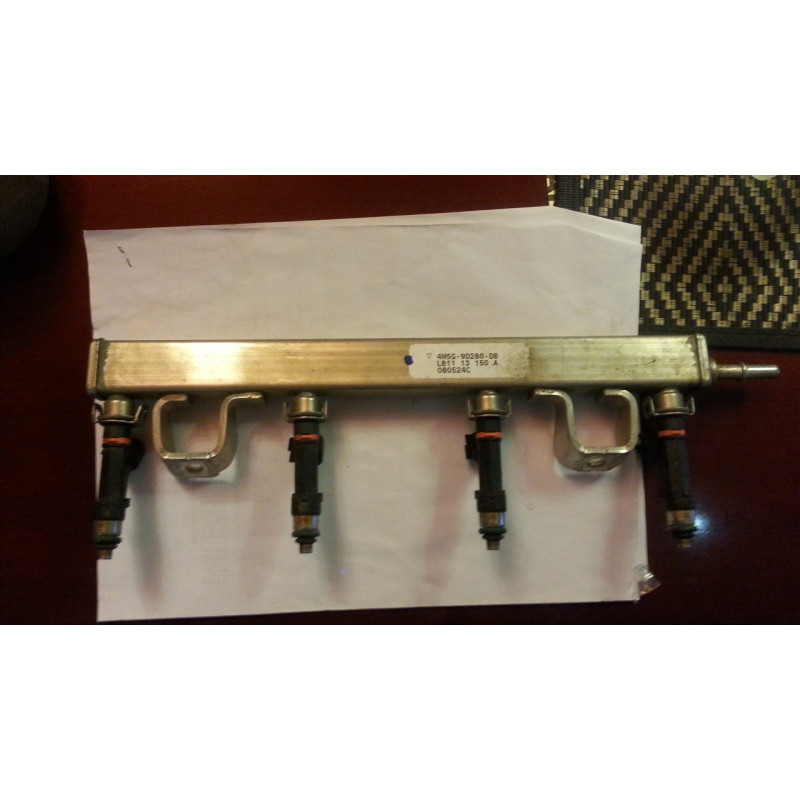 4M5G-9D280-DB Volvo Fuel Rail with Injectors
