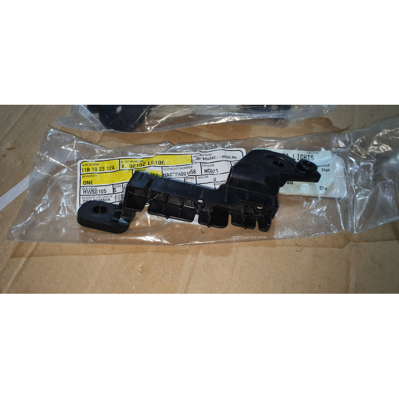 92152-L0100 Hyundai Sonata Right Headlight Bracket 2020-2023