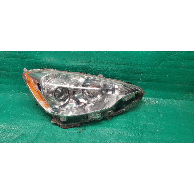 81110-52E80 Toyota Prius C Right Headlight 2012-2014