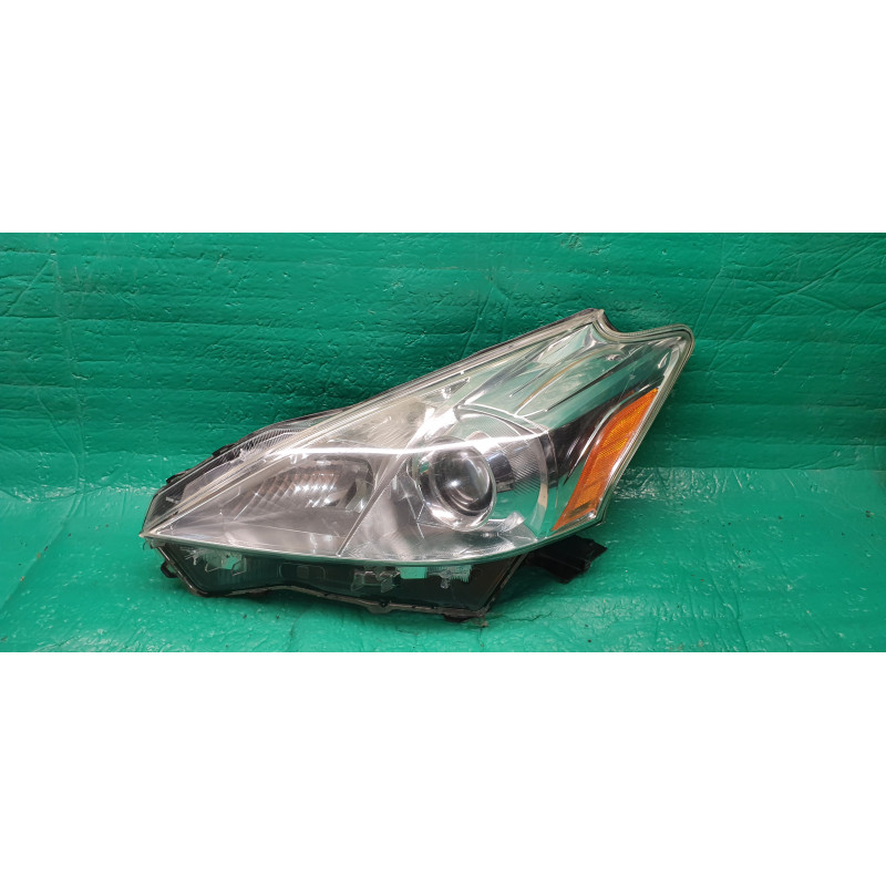 81170-47300 Toyota Prius V Left Halogen Headlight 2012-2014