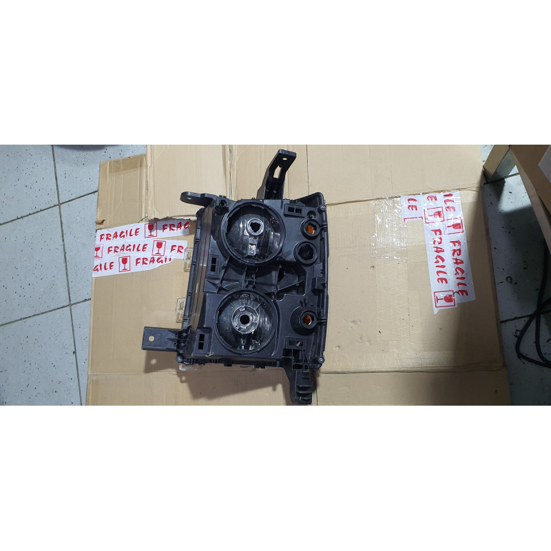 23223256 Chevrolet Silverado 1500 Right Headlight 2014-2016