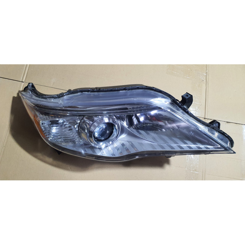 81110-07110 Toyota Avalon Right Halogen Headlight 2011-2012