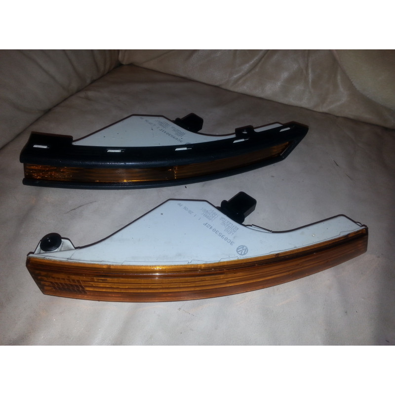 3C0953042F Volkswagen Passat Turn Signal Lamps Set Pair 2006-2008