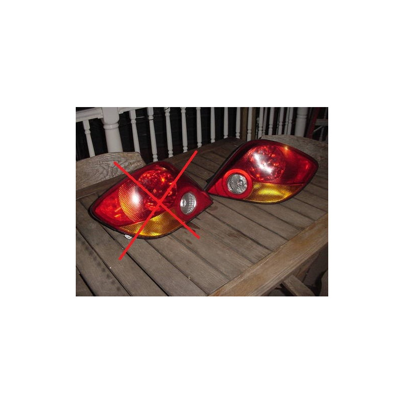 Hyundai Tiburon Right Tail Light 2000-2004