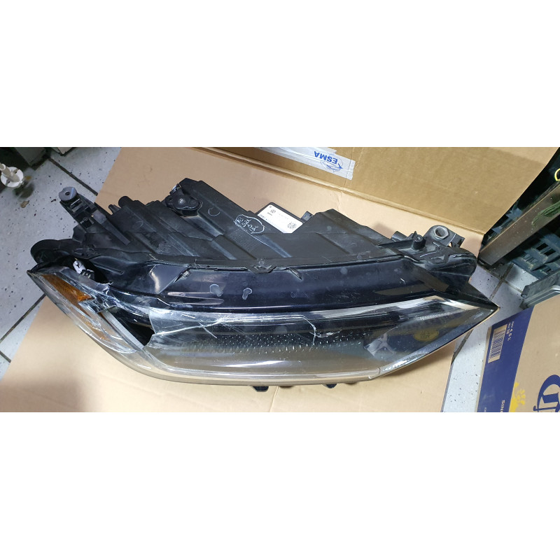 17A941036F Volkswagen Jetta Right Mid LED Headlight 2019-2022