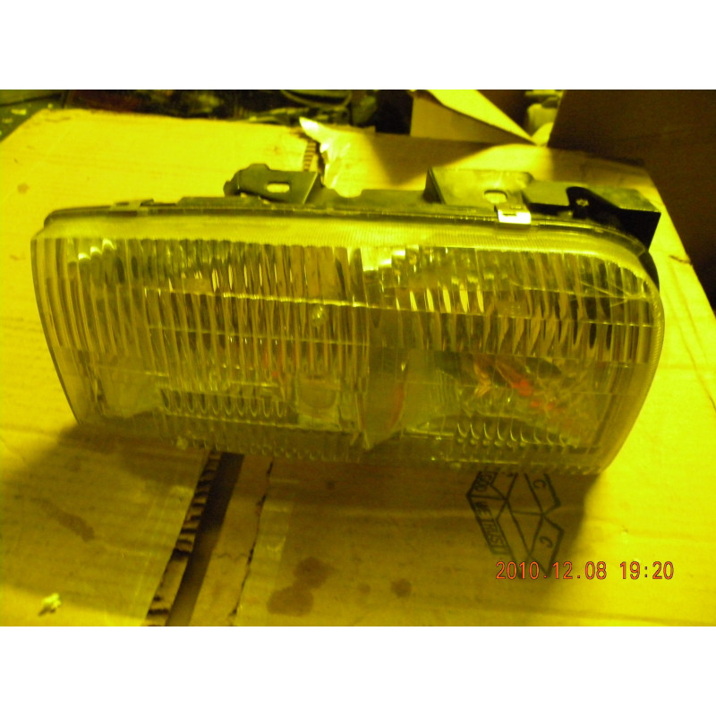 16518600 Oldsmobile 88 Right Headlight 1994-1998 16518596