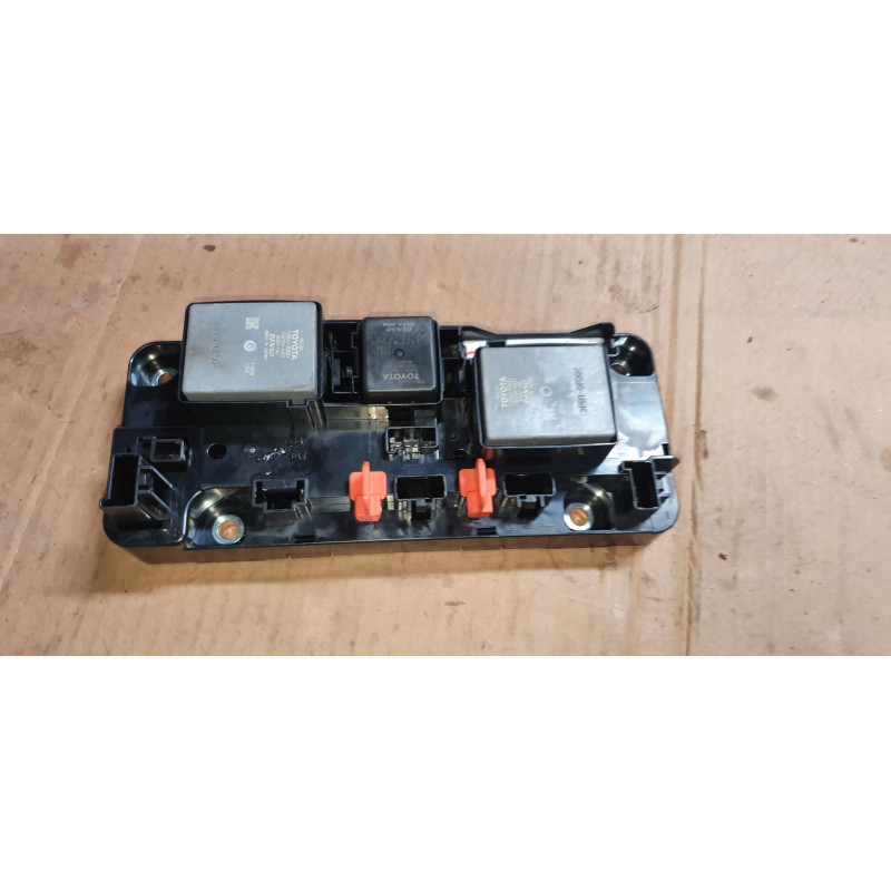 G92Z1-47070 Toyota Prius Battery Relay Fuse Box Block 2016-2019