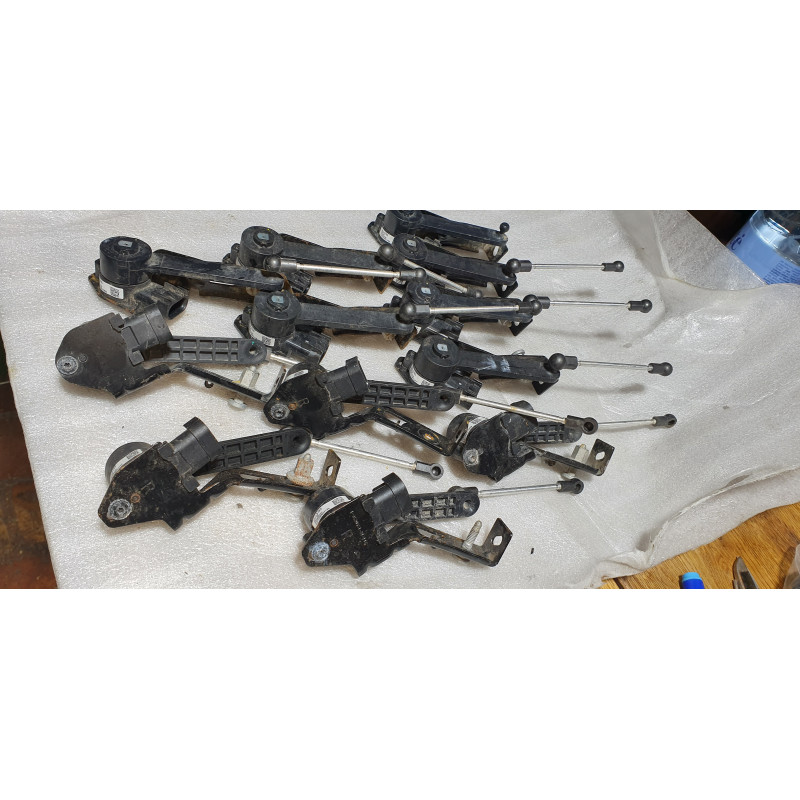 85545765 GMC Right Suspension 4 Corner Leveling System Position Sensor