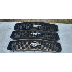6R33-8200-AAW Ford Mustang Grille 2005-2009 6R33-8200-AA