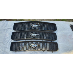 6R33-8200-AAW Ford Mustang Grille 2005-2009 6R33-8200-AA