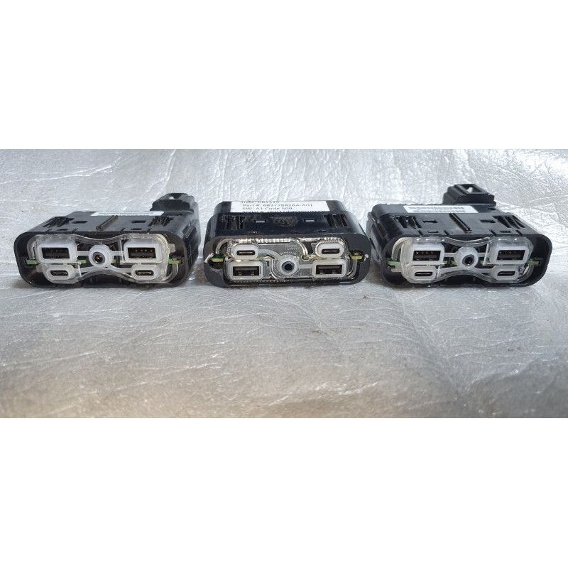 68377882AA Jeep Grand Cherokee Console Media Hub USB Port Outlet 2021-2024