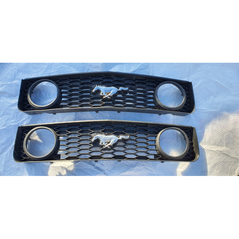 6R33-8200-BAW Ford Mustang Grille 2005-2009