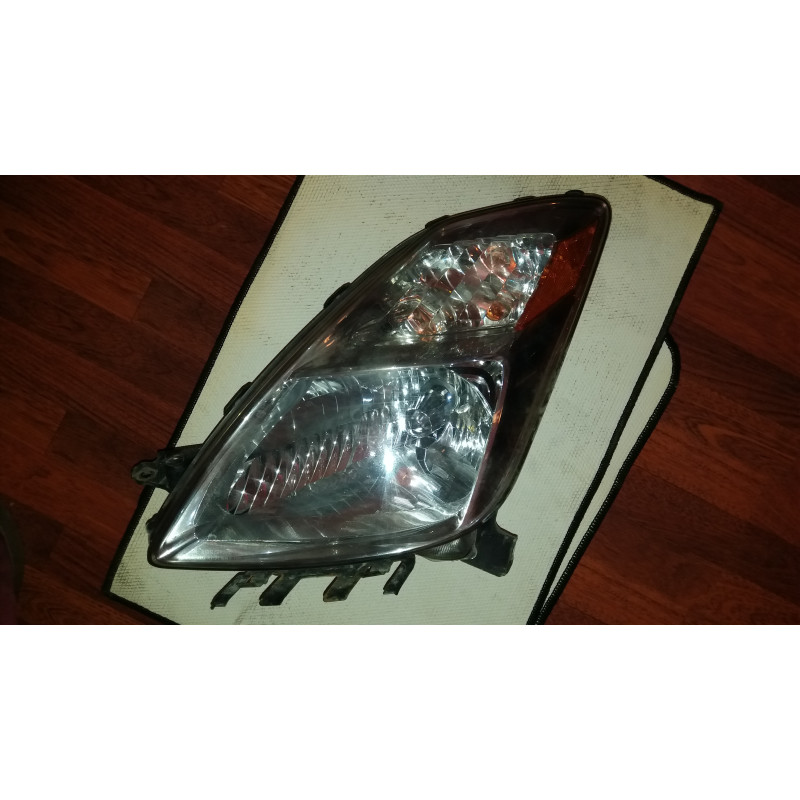 81185-47110 Toyota Prius Left Xenon Headlight With Ballast 2004-2005