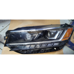 561941035B Volkswagen Passat Left LED Headlight 2020-2023