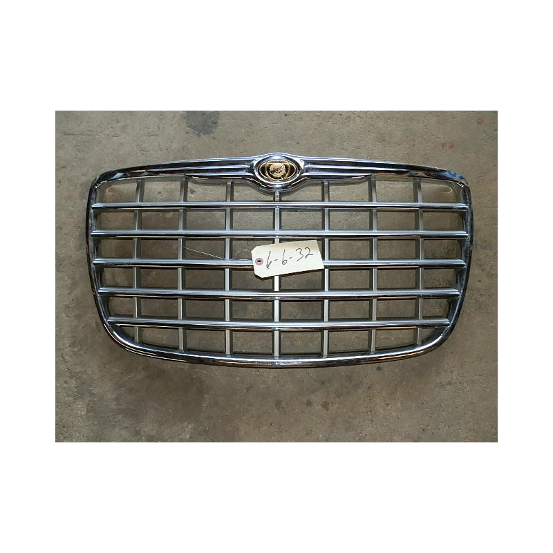 04805928AA Chrysler 300 Chrome Grille 2005-2010 04805929AA