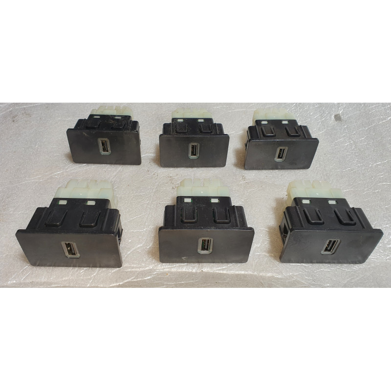 GR3T-14F014-AA Ford Mustang Center Console Charger USB Port 2015-2023