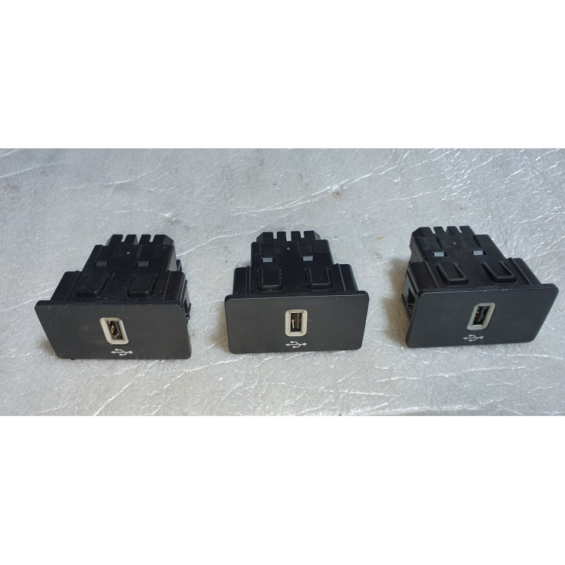 HA1T-14F014-AB Lincoln MKX Center Console USB Charger Port 2016-2023