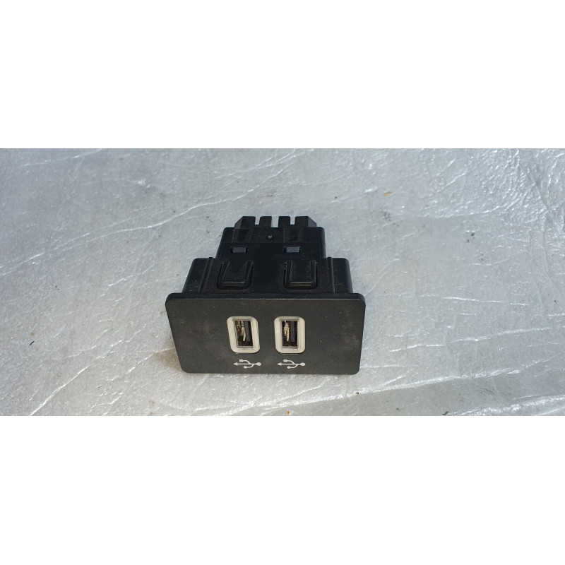 GC3T-14F014-BA Ford EcoSport Center Console AUX Charger Dual USB Port