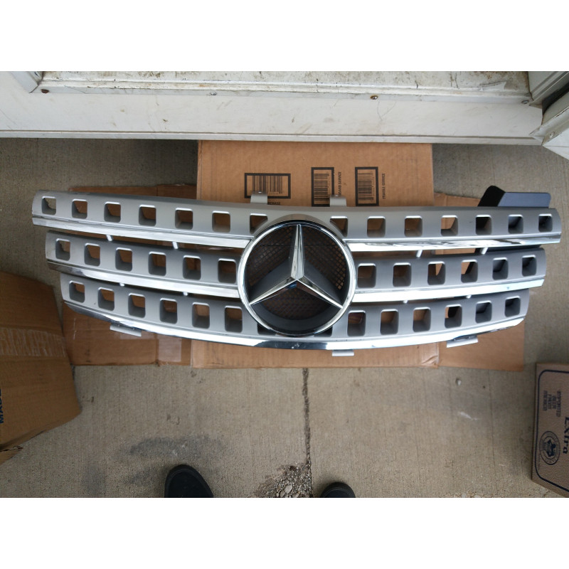 1648880141 Mercedes-Benz ML Chrome Grille 2006-2009