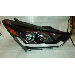 92102-B8520 Hyundai Santa Fe Right Headlight 2016-2017