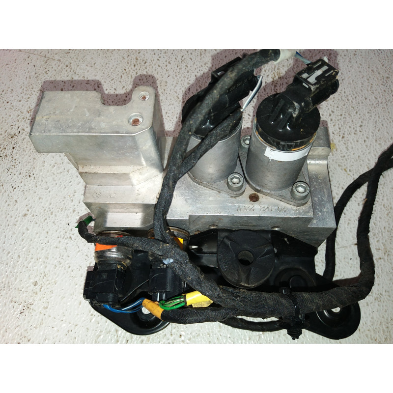 1663200658 Mercedes-Benz GL Air Ride Suspension Valve Block 2011-2016