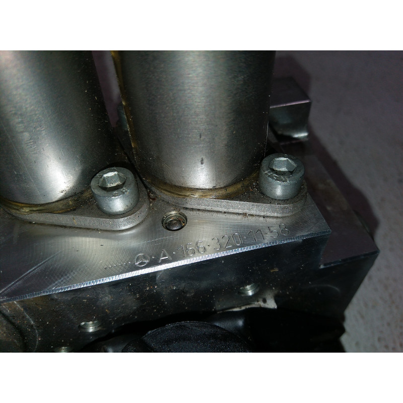 1663201158 Mercedes-Benz GL Air Ride Suspension Valve Block 2011-2016
