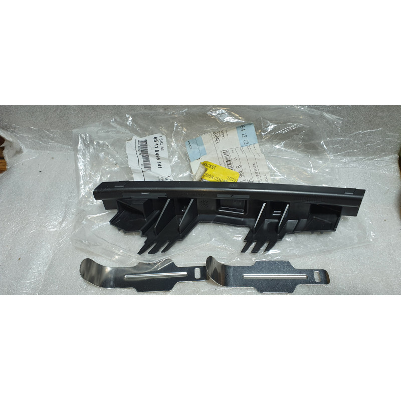 63118496141 BMW 3-Series Left Headlight Bracket