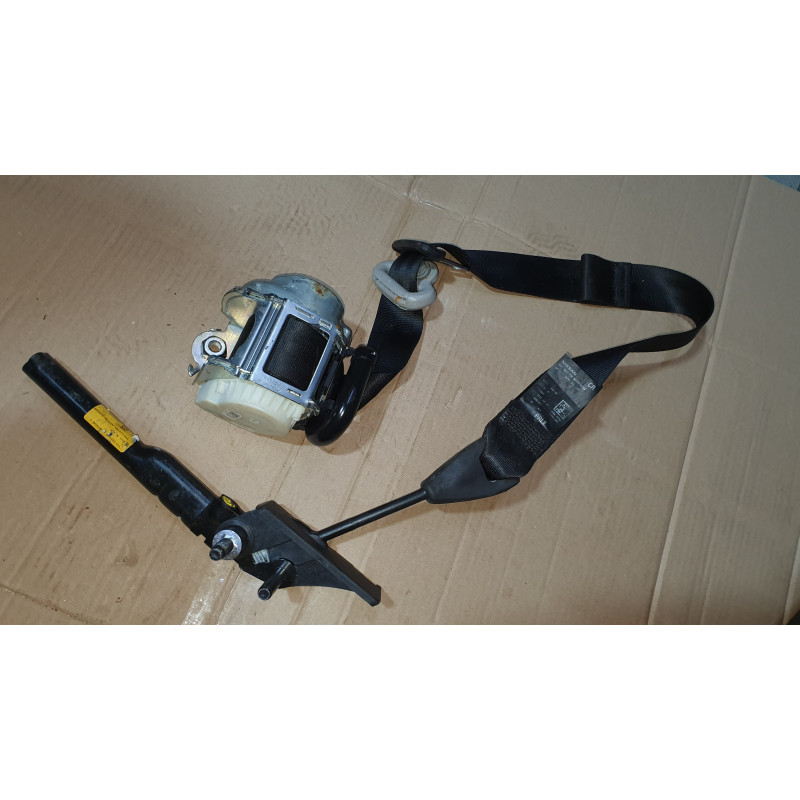 86884-6RR5A Nissan X-Trail Front Right Seat Tongue Pretension Belt (Black)