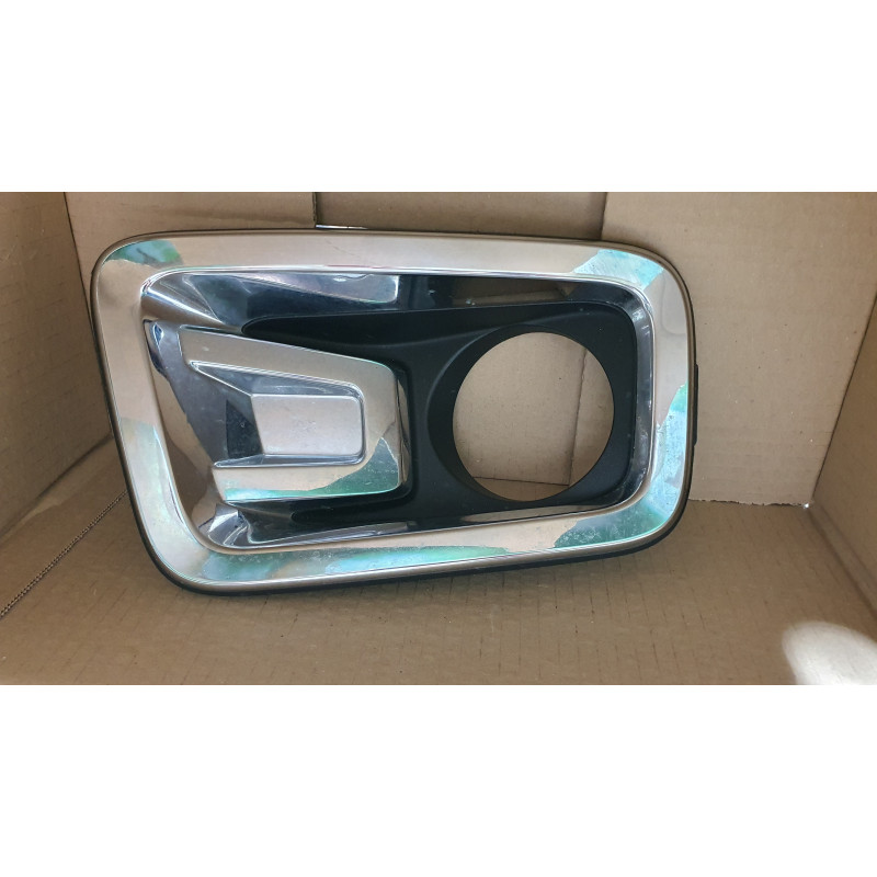 62257EZ02B Nissan Titan Left Chrome Fog Lamp Bezel Trim 2016-2019