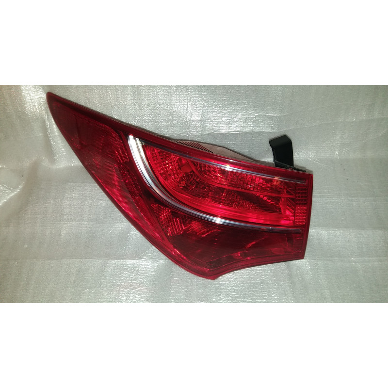 92401-4Z000 Hyundai Santa Fe Left Tail Lamp 2013-2016