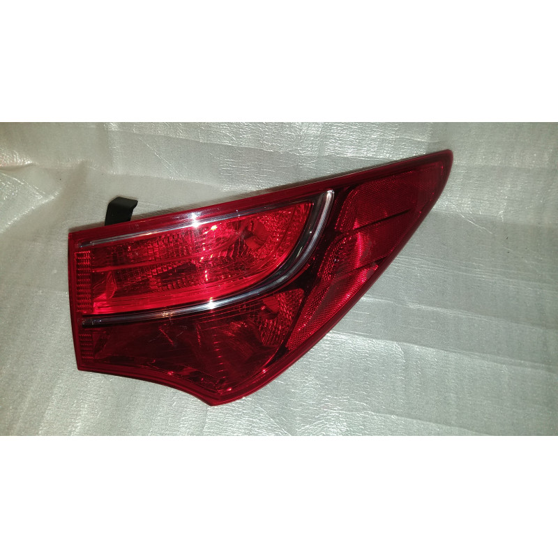 92402-4Z000 Hyundai Santa Fe Right Tail Lamp 2013-2016
