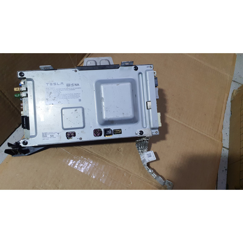 1566786-00-E Tesla Model 3 Media Control Unit Computer Module 2017-2023