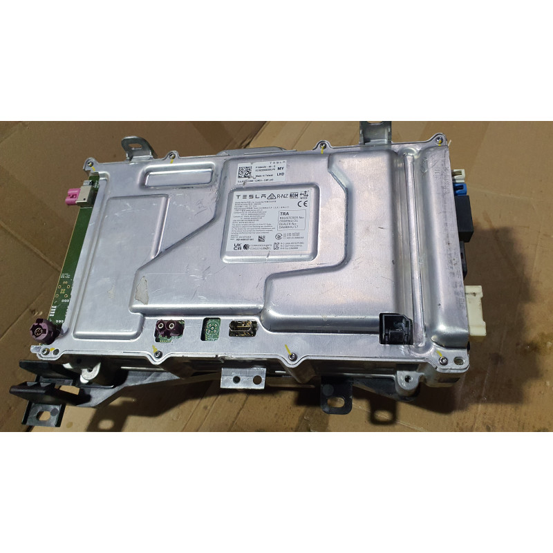 1684435-00-D Tesla Model Y Media Car Computer Module 2020-2024