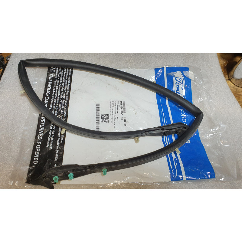 FR3Z-16A238-B Ford Mustang Hood Seal Front Rubber Gasket 2015-2017