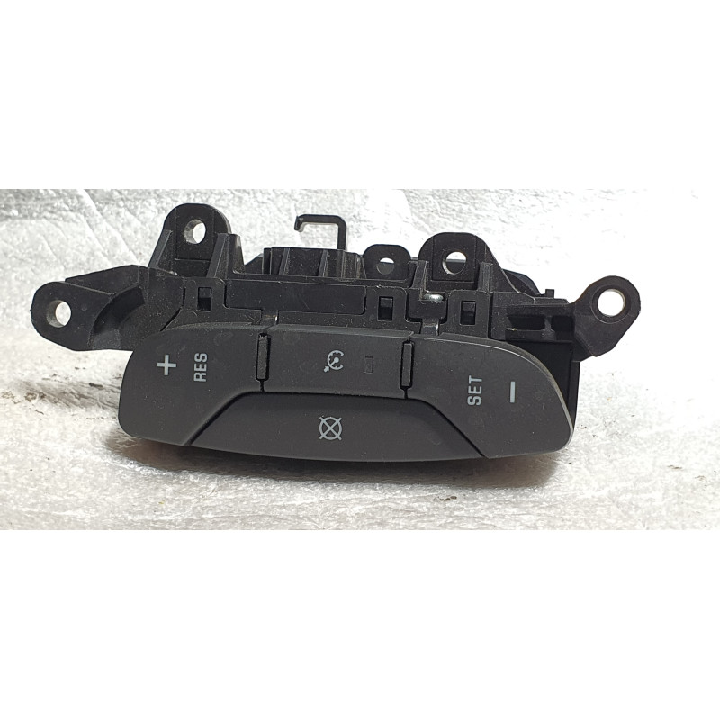 15819309 Chevrolet Equinox Steering Wheel Cruise Control Switch 2006-2024