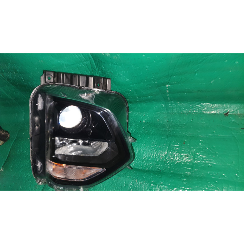 92102-S2000 Hyundai Santa Fe Right Halogen Headlight 2019-2020