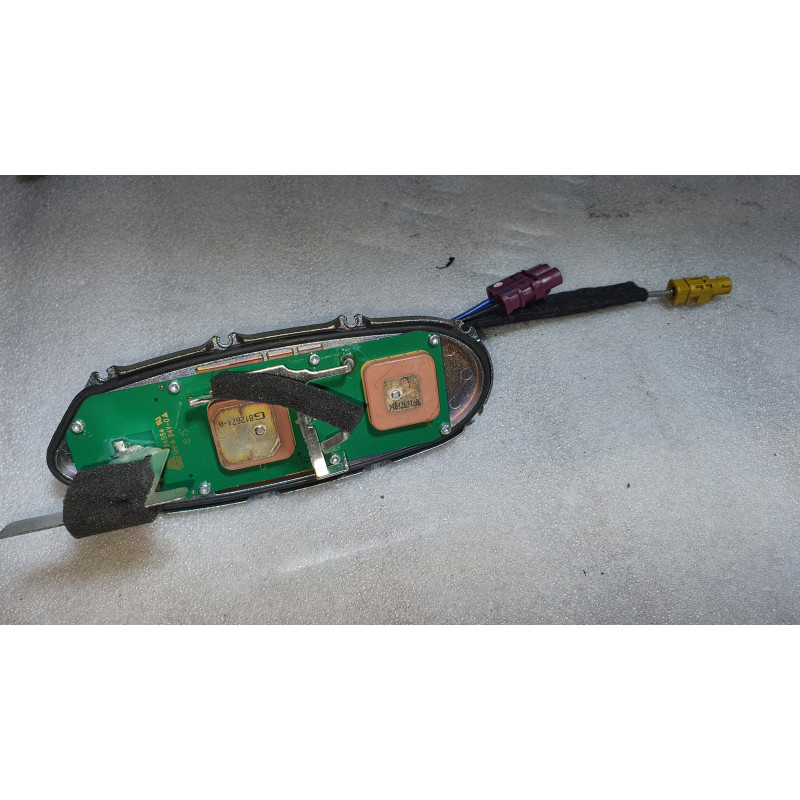 84366115 Cadillac Roof GPS Radio Antenna Amplifier