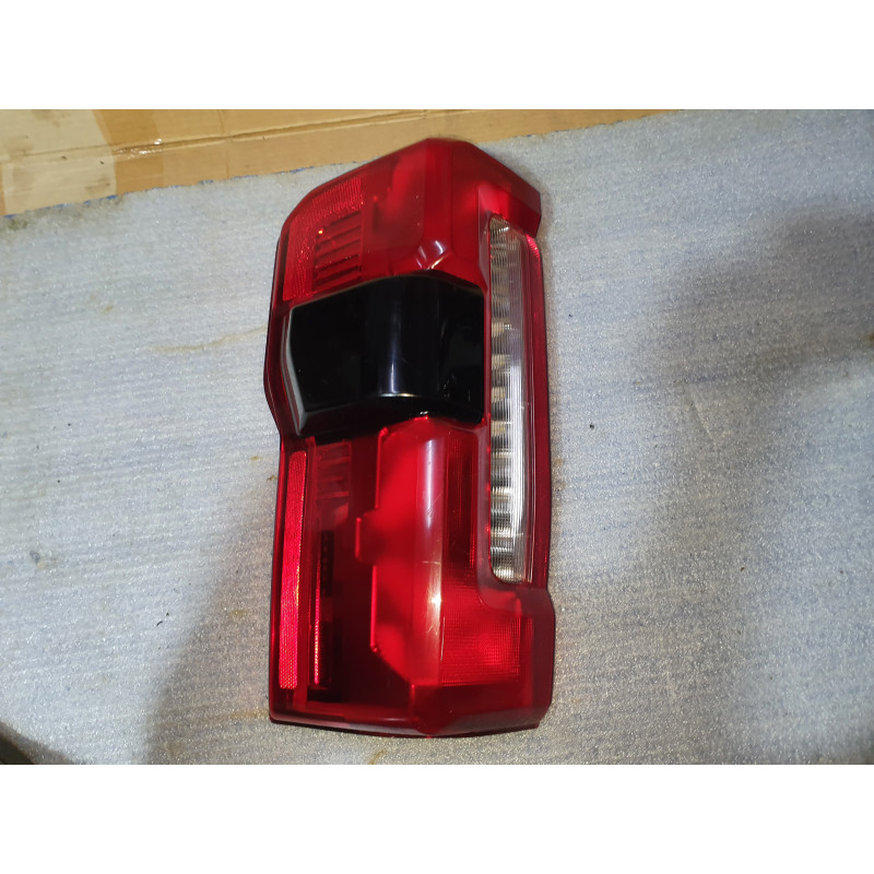 PC3B-13B505-BA Ford F-250 Super Duty Left Mid LED Blind Spot Tail Lamp