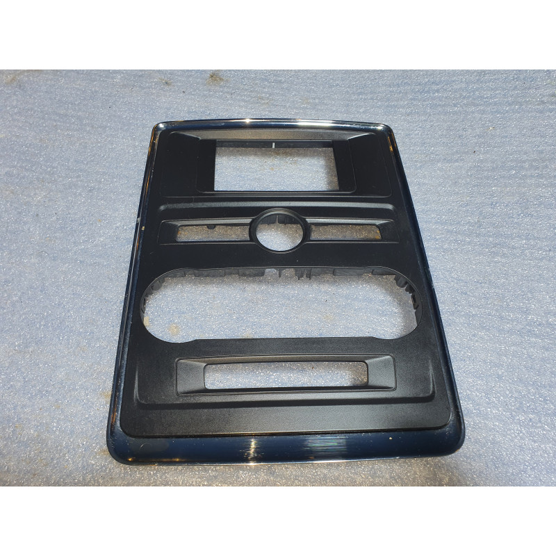 GD9T-18A802-HB Lincoln Rear Console Radio Climate Control Panel Trim Bezel