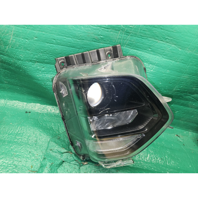 92102-S2000 Hyundai Santa Fe Right Halogen Headlight 2019-2020