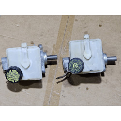 8646006 Volvo S60 Brake Master Cylinder Reservoir 2001-2007 8646008