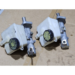 8646006 Volvo S60 Brake Master Cylinder Reservoir 2001-2007 8646008