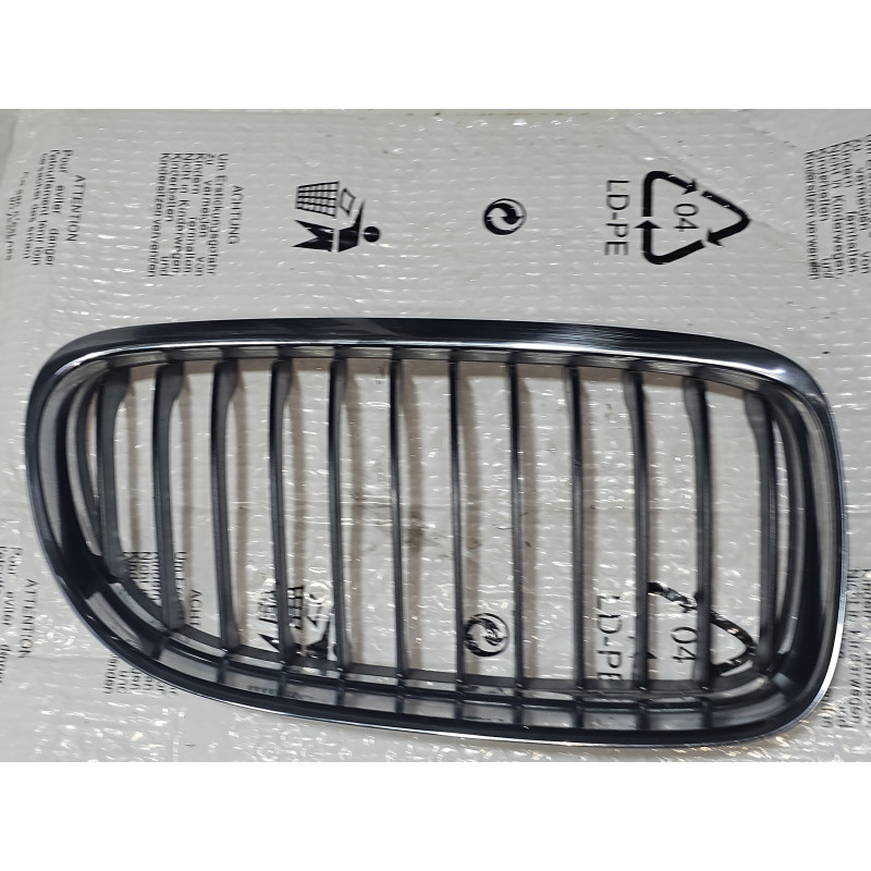 51137201968 BMW 3 Series Right Chrome Kidney Grille 2009-2012