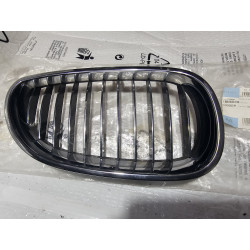 51137065702 BMW 5 Right Chrome Grille 2003-2007
