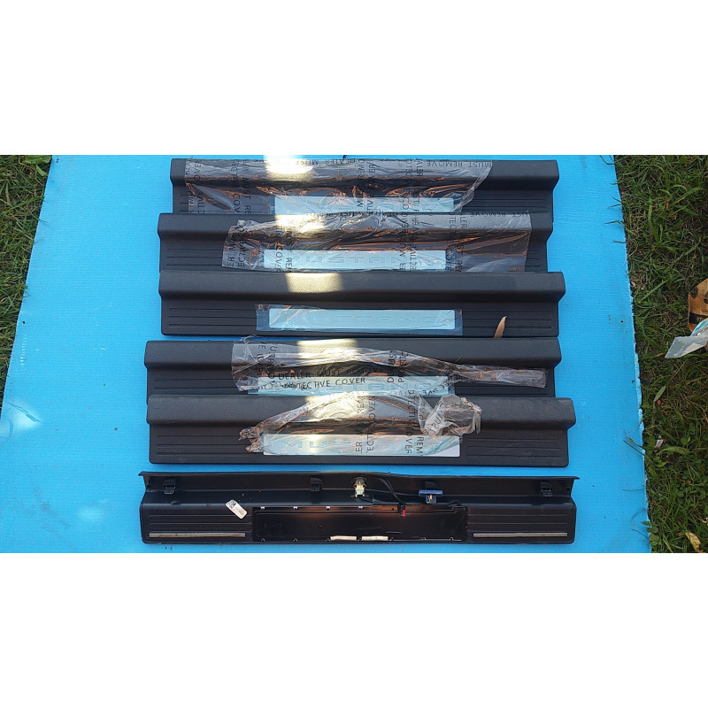AR33-6313201-BF Ford Mustang Left LED Sill Plate 2010-2014 AR33-6313201-BDW
