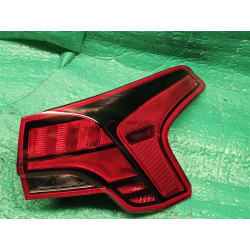 92402-S2500 Hyundai Santa Fe Right Halogen Tail Lamp 2021-2023